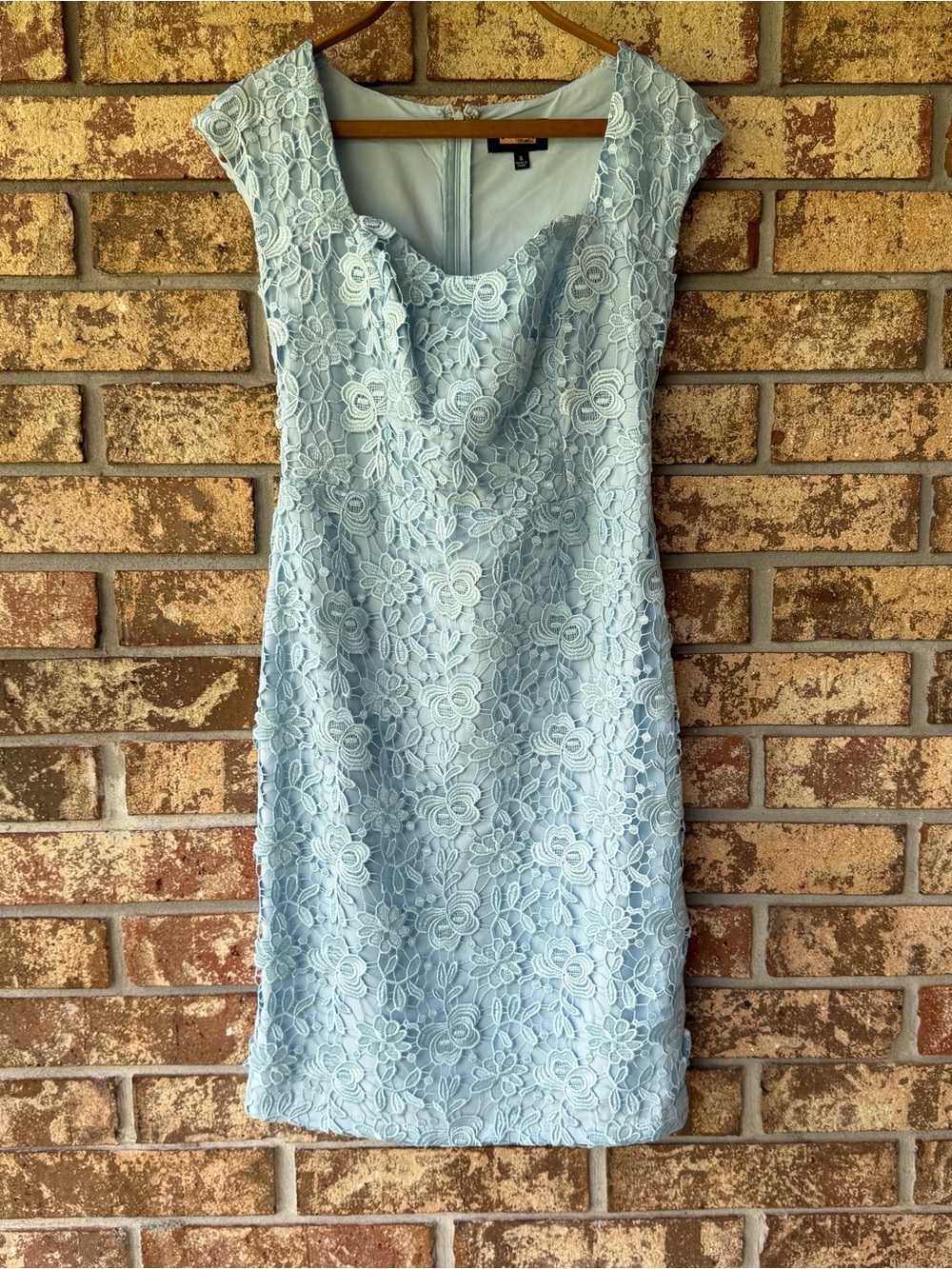Alexia Admor Lace Dress Women’s Size 6 Baby Blue Beauty Lined Beautiful!